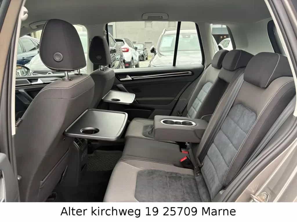 Volkswagen Golf Sportsvan VII Highline KAM.AHK.BT.TÜV NEU 10/2015-photo-29