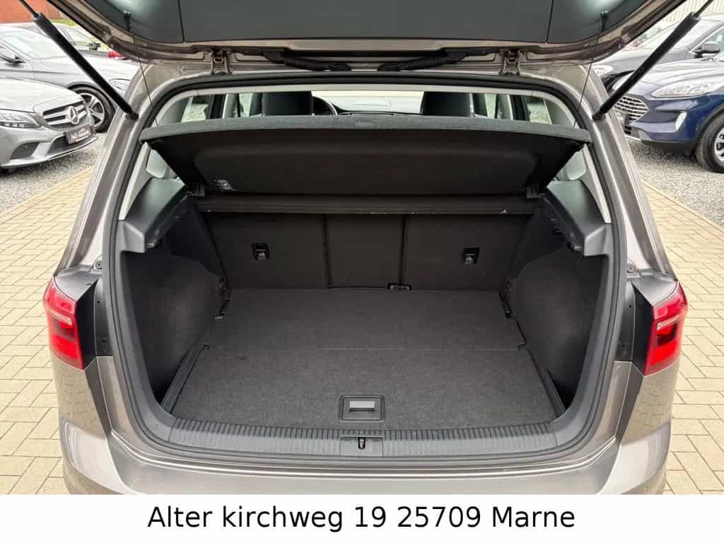 Volkswagen Golf Sportsvan VII Highline KAM.AHK.BT.TÜV NEU 10/2015-photo-31