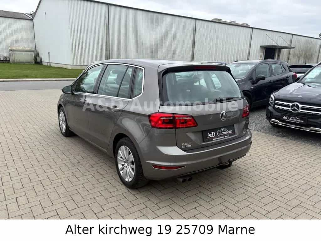 Volkswagen Golf Sportsvan VII Highline KAM.AHK.BT.TÜV NEU 10/2015-photo-6