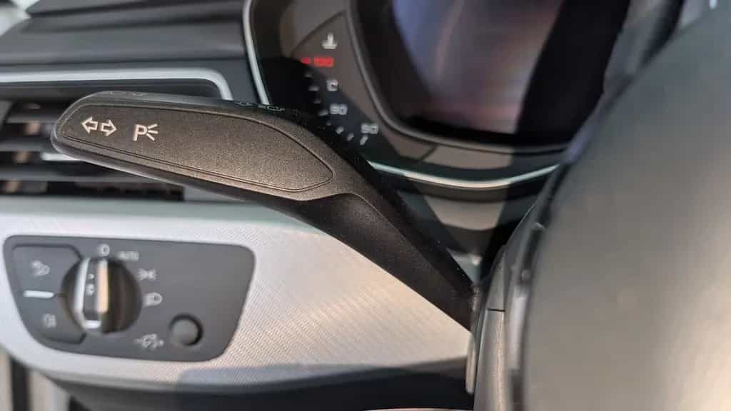 Audi A4 Avant 35 TDI sport S-tronic LED * Navi 01/2019-photo-35