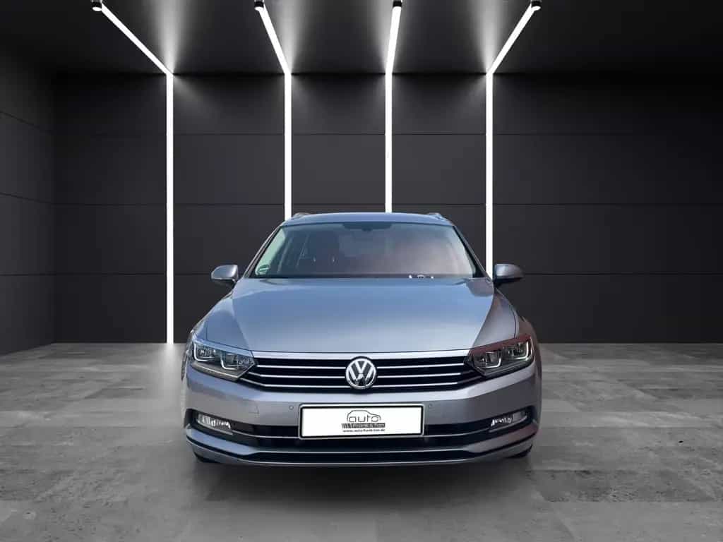 Volkswagen Passat Variant Highline *1.Hand*Navi*Kamera*Shz* 01/2018-photo-1