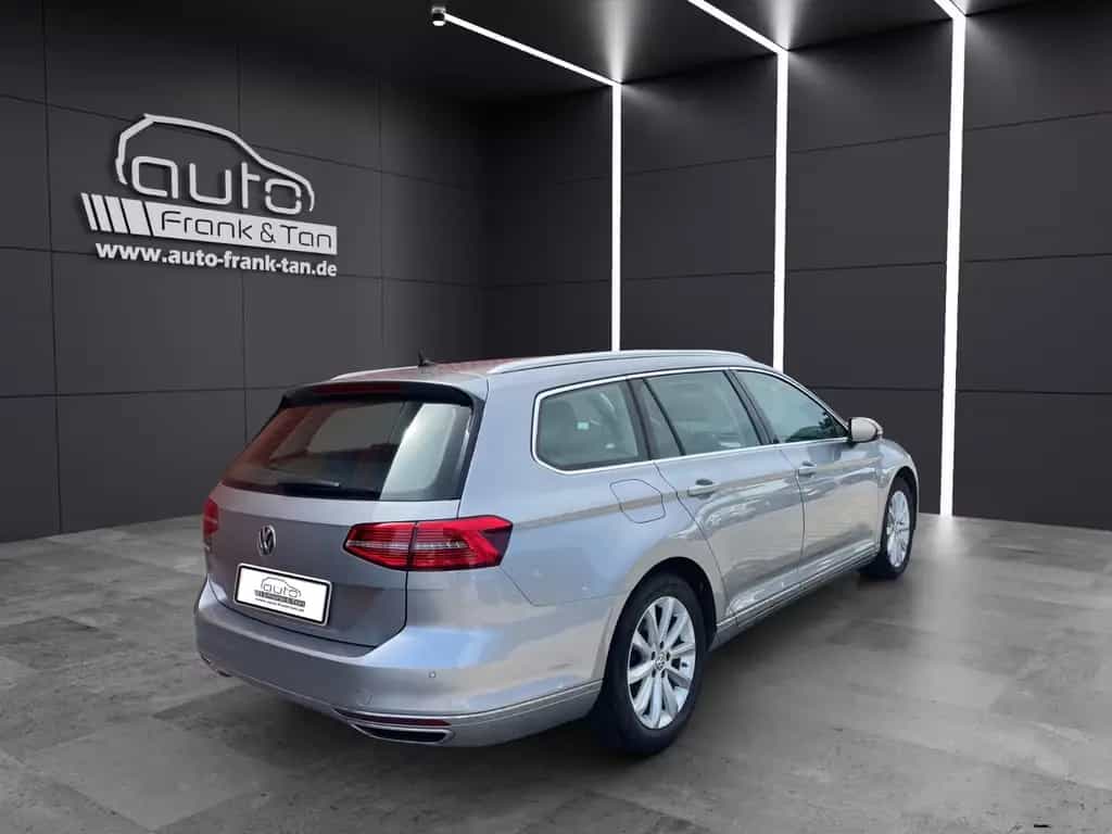 Volkswagen Passat Variant Highline *1.Hand*Navi*Kamera*Shz* 01/2018-photo-5