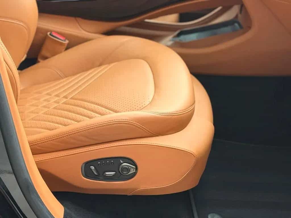 Aston Martin DBX 4.0 V8 09/2022-photo-10