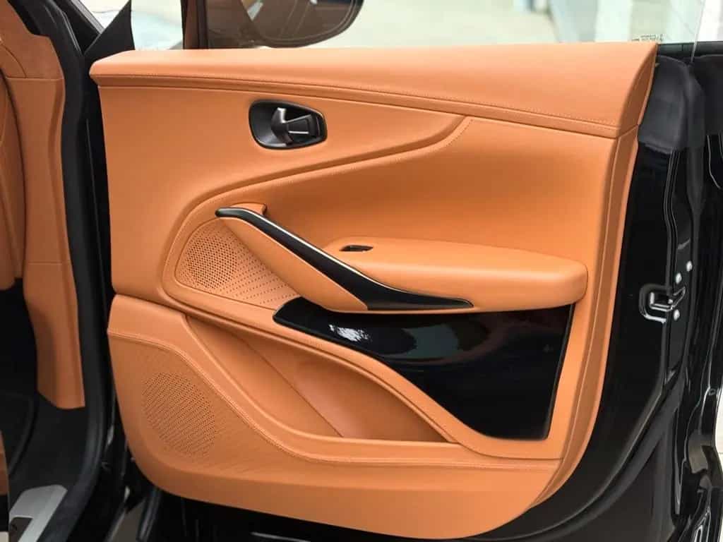 Aston Martin DBX 4.0 V8 09/2022-photo-11