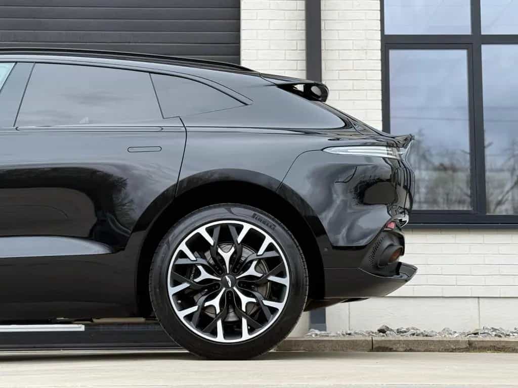 Aston Martin DBX 4.0 V8 09/2022-photo-2