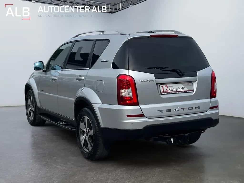 Ssangyong REXTON /4X4/AUTOMATIK/KAMERA/NAVI/7.SITZER/S-DACH 08/2017-photo-2