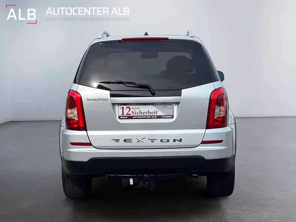 Ssangyong REXTON /4X4/AUTOMATIK/KAMERA/NAVI/7.SITZER/S-DACH 08/2017-photo-3