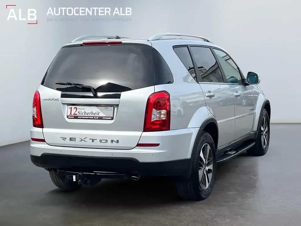 Ssangyong REXTON /4X4/AUTOMATIK/KAMERA/NAVI/7.SITZER/S-DACH 08/2017-photo-4