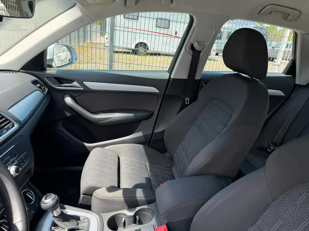 Audi Q3 sport S line Selection LED Navigation Klima 12/2018-photo-11