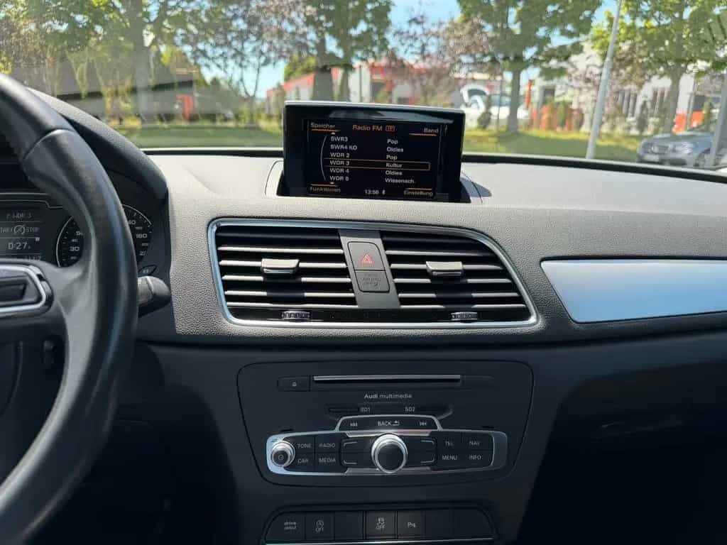 Audi Q3 sport S line Selection LED Navigation Klima 12/2018-photo-13