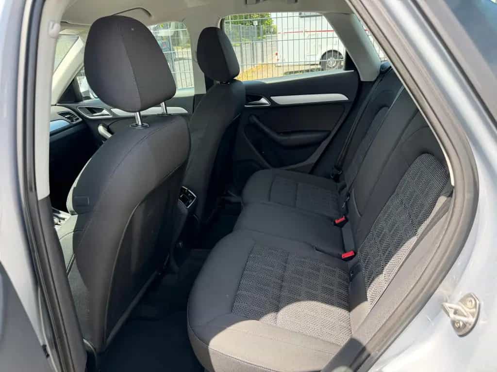 Audi Q3 sport S line Selection LED Navigation Klima 12/2018-photo-19