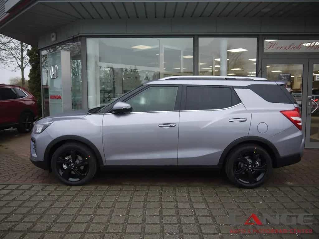 Ssangyong Tivoli Grand Black Line 4x2 Automatik Navi Klima 04/2024-photo-2