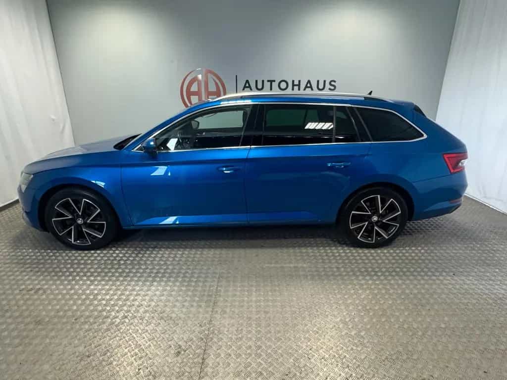 Skoda Superb Combi Style 4x4 AHK*StHz*LED*Kamera 06/2022-photo-2