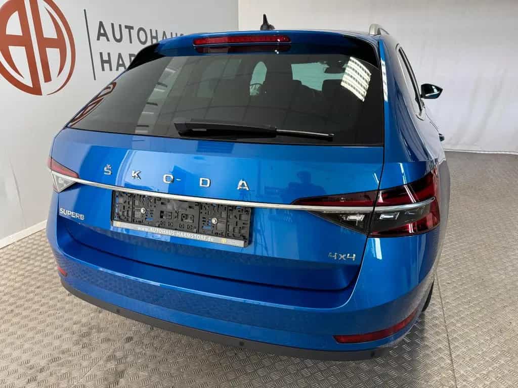 Skoda Superb Combi Style 4x4 AHK*StHz*LED*Kamera 06/2022-photo-4