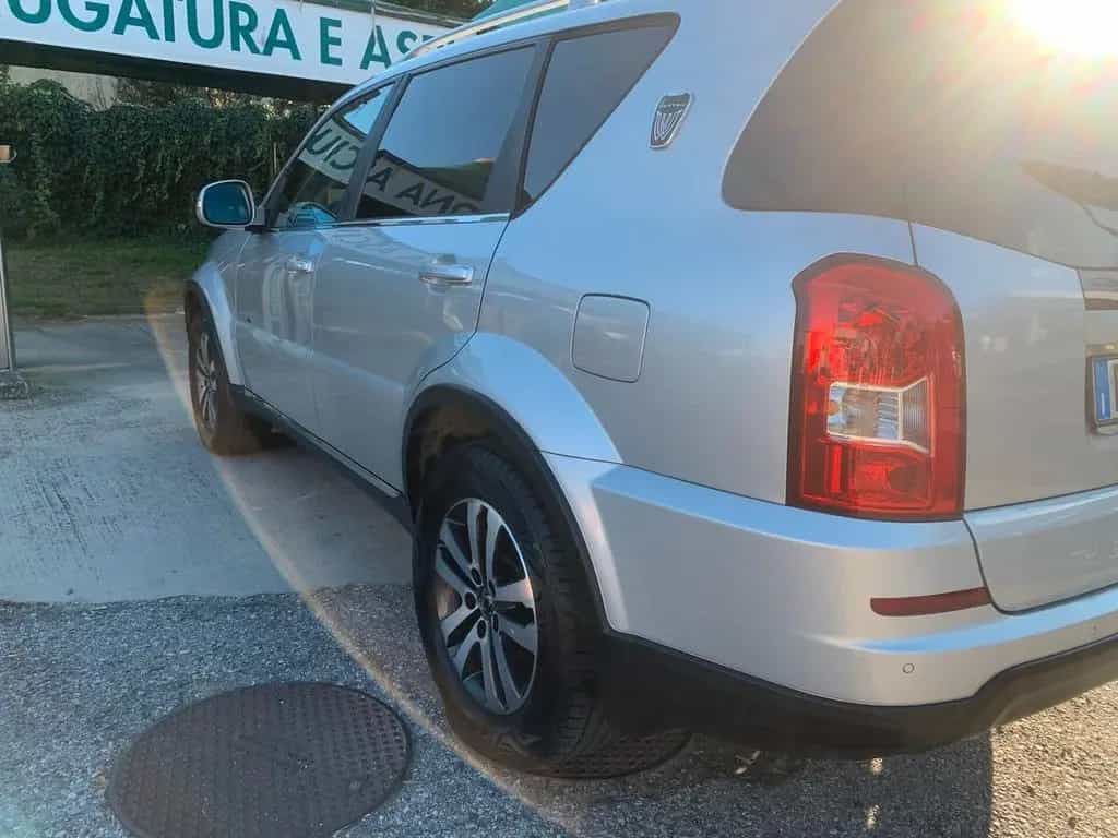 Ssangyong REXTON W 2.0 Xdi, 7 posti, solo 2 prop 10/2013-photo-9