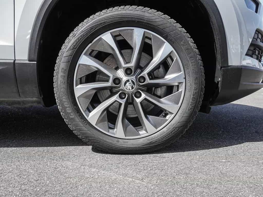 Skoda Karoq 1.5 TSI DSG Ambition Pano LED 08/2022-photo-6