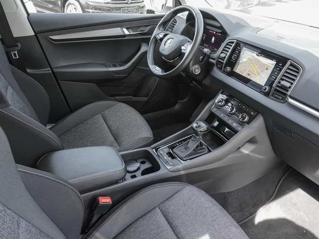 Skoda Karoq 1.5 TSI DSG Ambition Pano LED 08/2022-photo-8