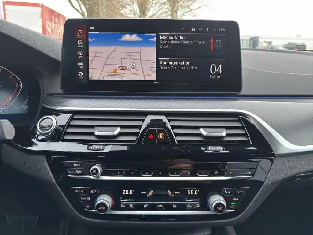 BMW 520 d Touring | M Sport | AHK | Driv.Assist. Prof 09/2021-photo-9