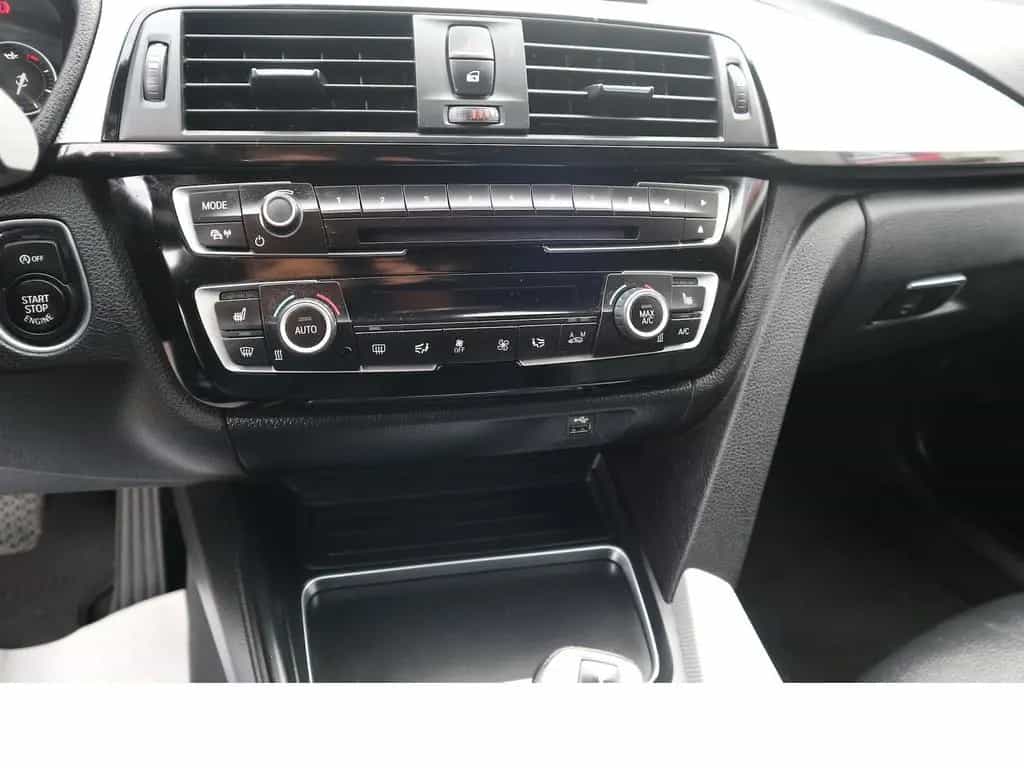 BMW 320 xDrive M Sport Navi Allrad Scheckheftgepfleg 10/2018-photo-18