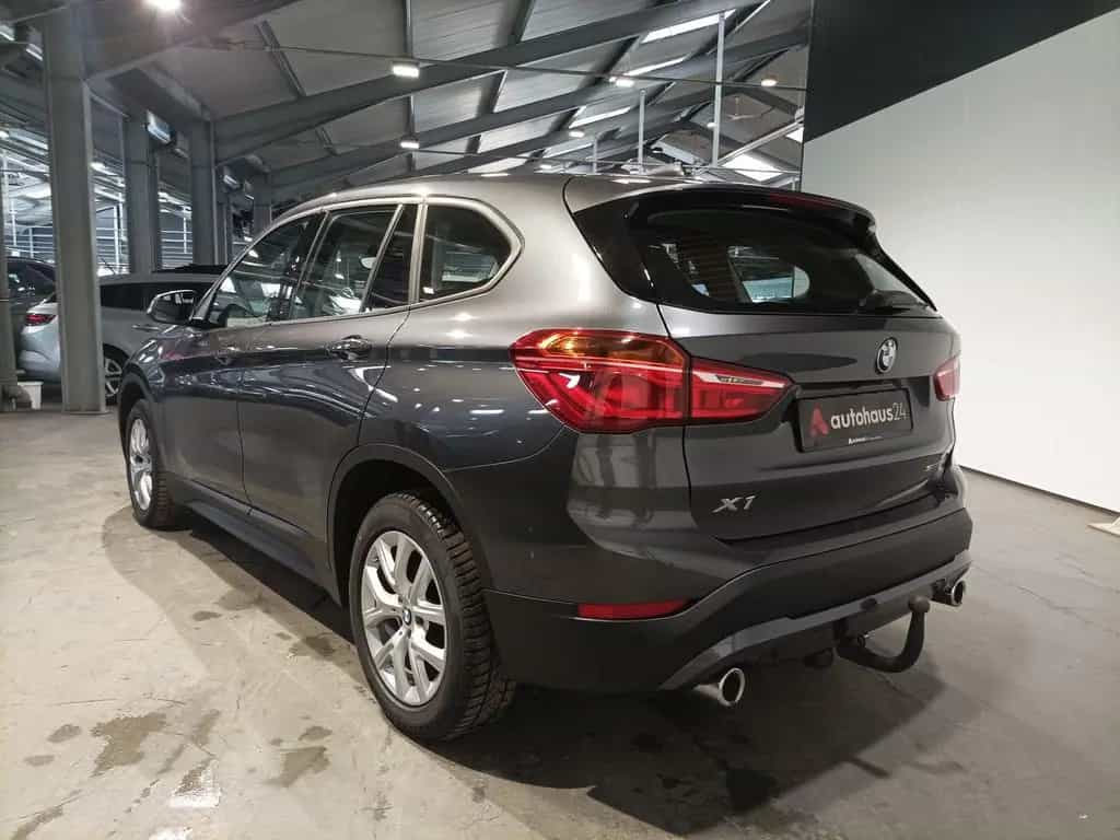 BMW X1 sDrive18d Navi|PDC|AHK|Kamera|Sitzhz 10/2021-photo-3