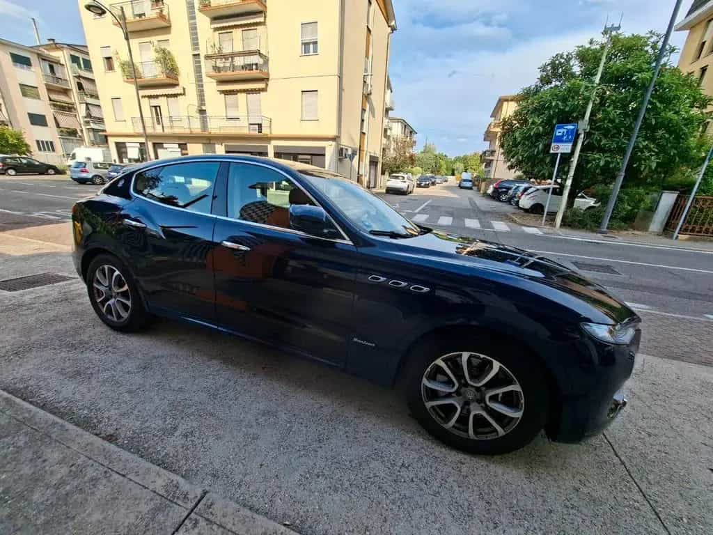 Maserati Levante 3.0 V6 250cv GRAN LUSSO 08/2018-photo-2