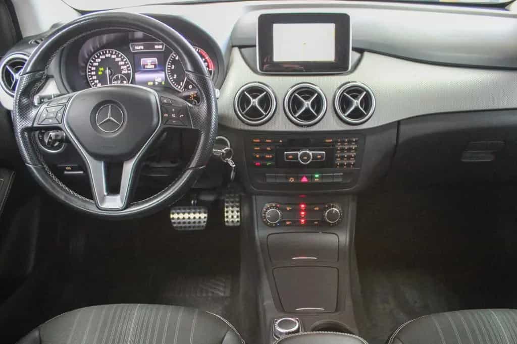 Mercedes-Benz B 200 Automatik Navi Teilleder TÜV Neu 2.Hand 08/2014-photo-3