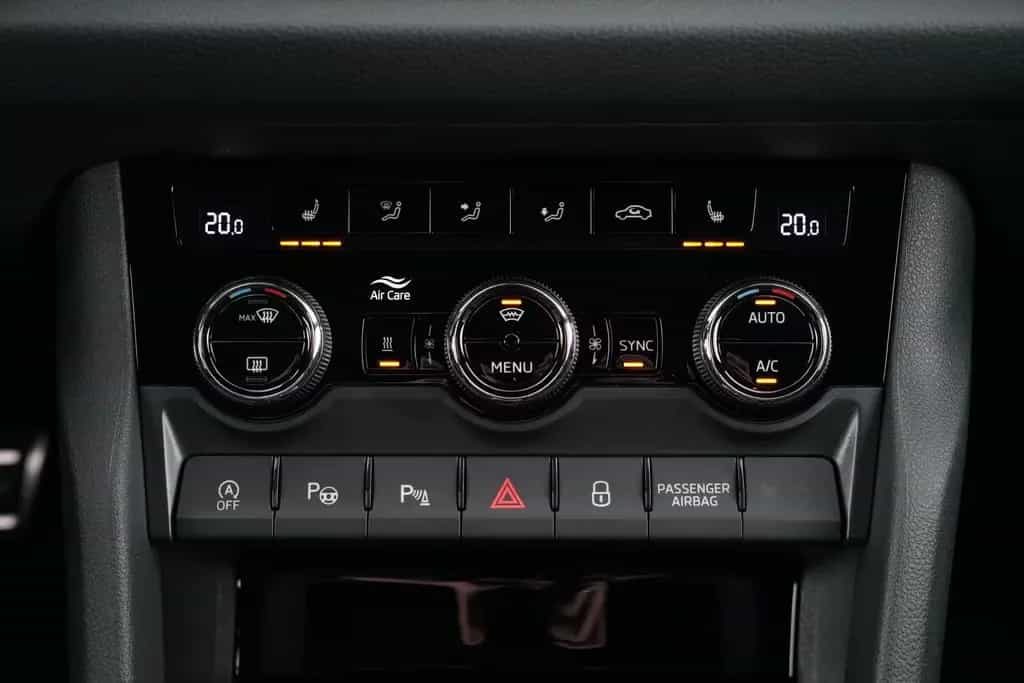 Skoda Kodiaq RS 2.0TSI DSG 4X4 STANDHEIZUNG+MATRIX-LED 04/2024-photo-28