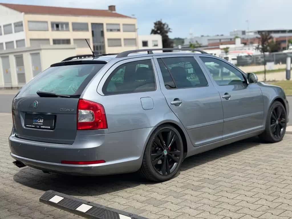 Skoda Octavia Combi RS Leder Xenon CarPlay Tüv 05.2028 11/2012-photo-1