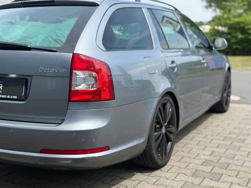 Skoda Octavia Combi RS Leder Xenon CarPlay Tüv 05.2028 11/2012-photo-10