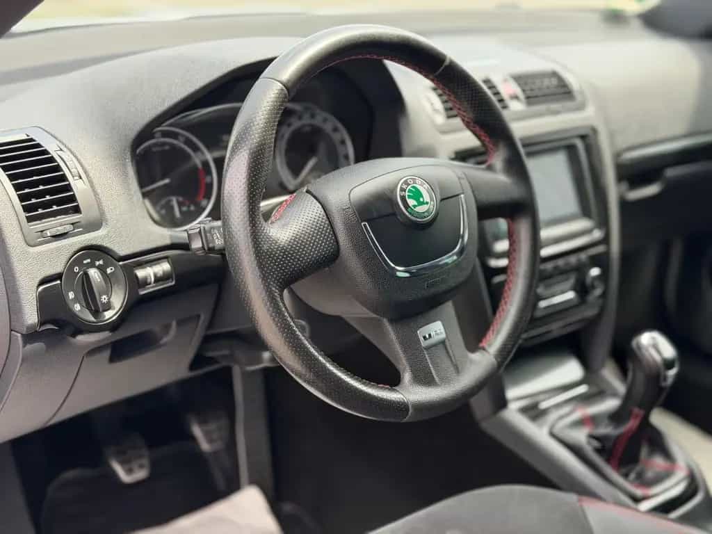 Skoda Octavia Combi RS Leder Xenon CarPlay Tüv 05.2028 11/2012-photo-16