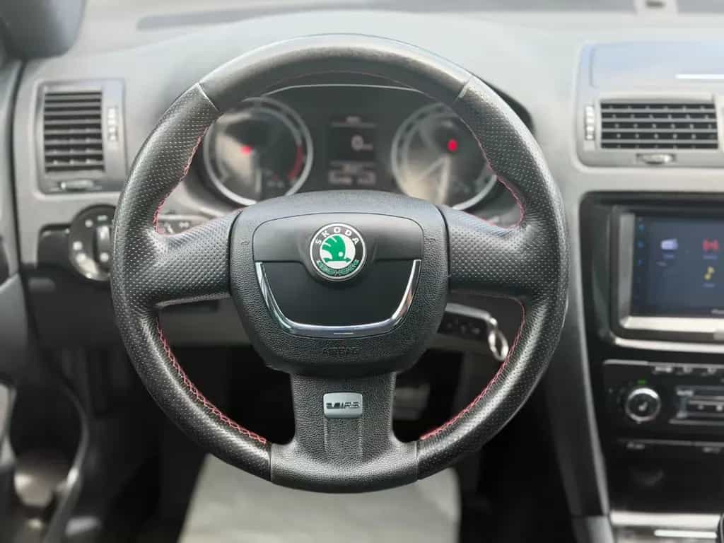 Skoda Octavia Combi RS Leder Xenon CarPlay Tüv 05.2028 11/2012-photo-21