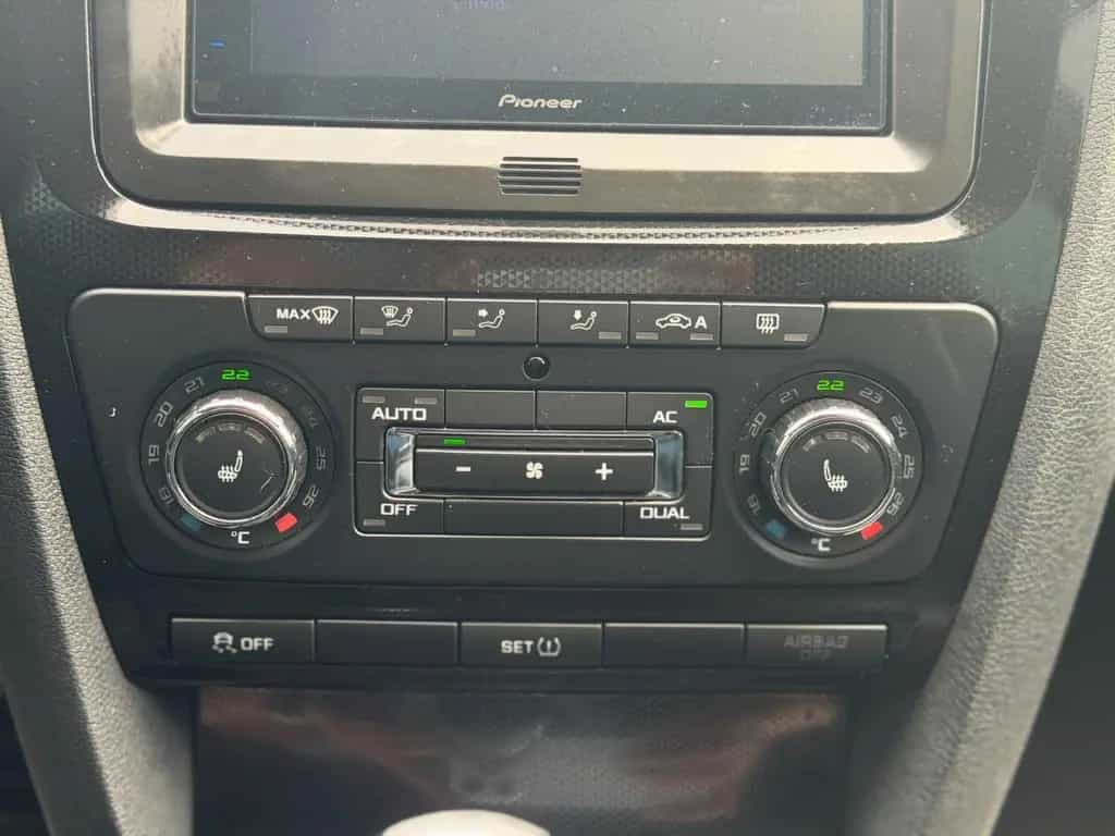 Skoda Octavia Combi RS Leder Xenon CarPlay Tüv 05.2028 11/2012-photo-24