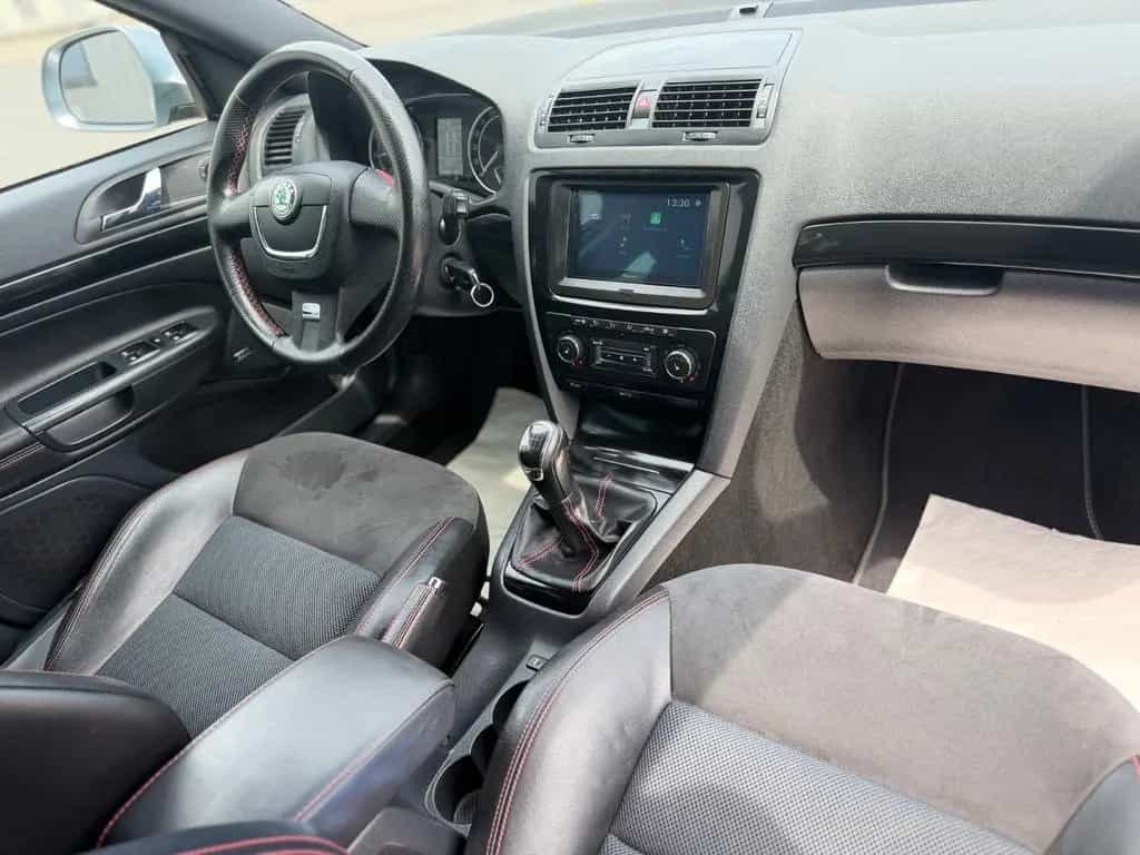 Skoda Octavia Combi RS Leder Xenon CarPlay Tüv 05.2028 11/2012-photo-26