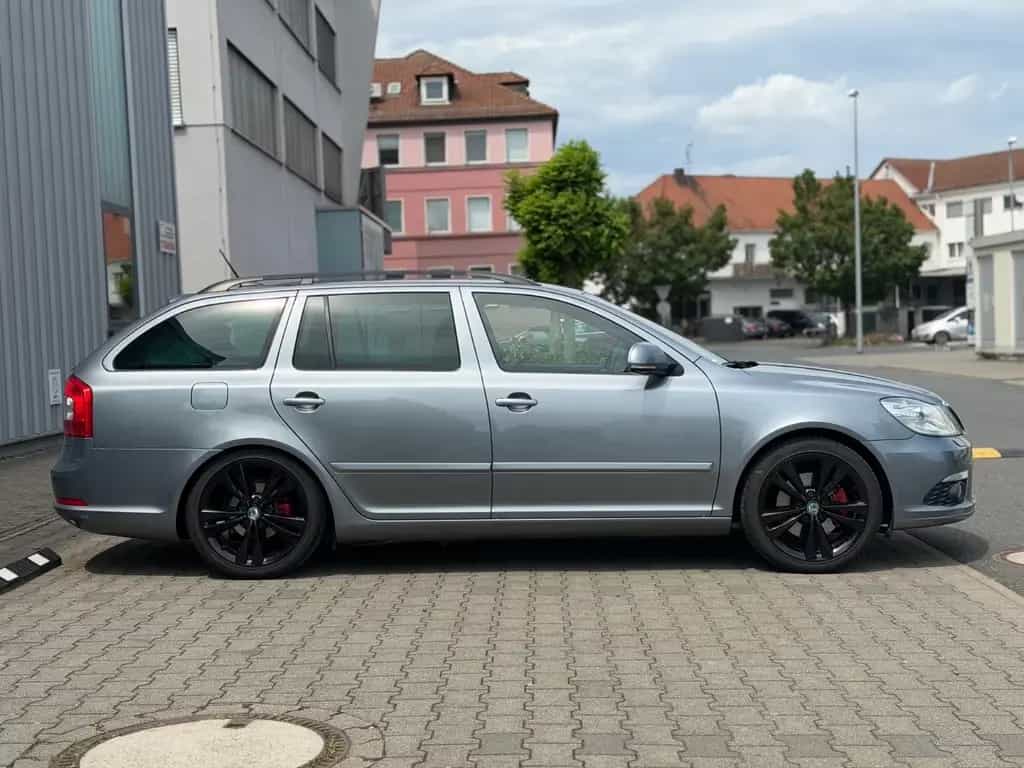Skoda Octavia Combi RS Leder Xenon CarPlay Tüv 05.2028 11/2012-photo-6