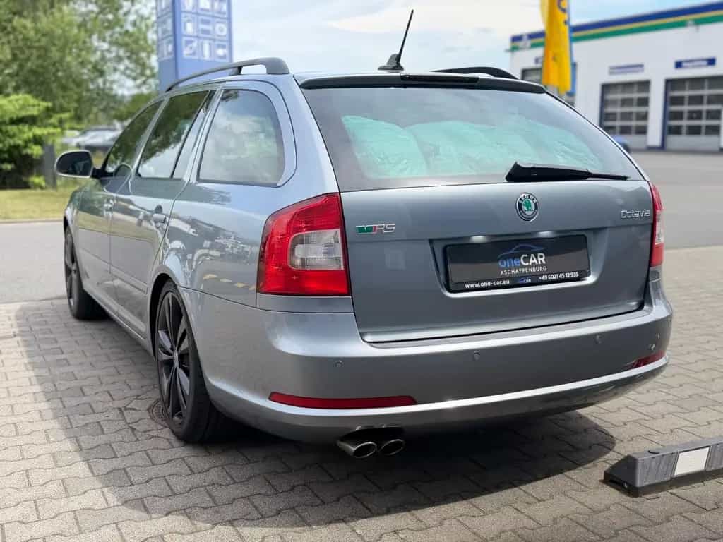 Skoda Octavia Combi RS Leder Xenon CarPlay Tüv 05.2028 11/2012-photo-8