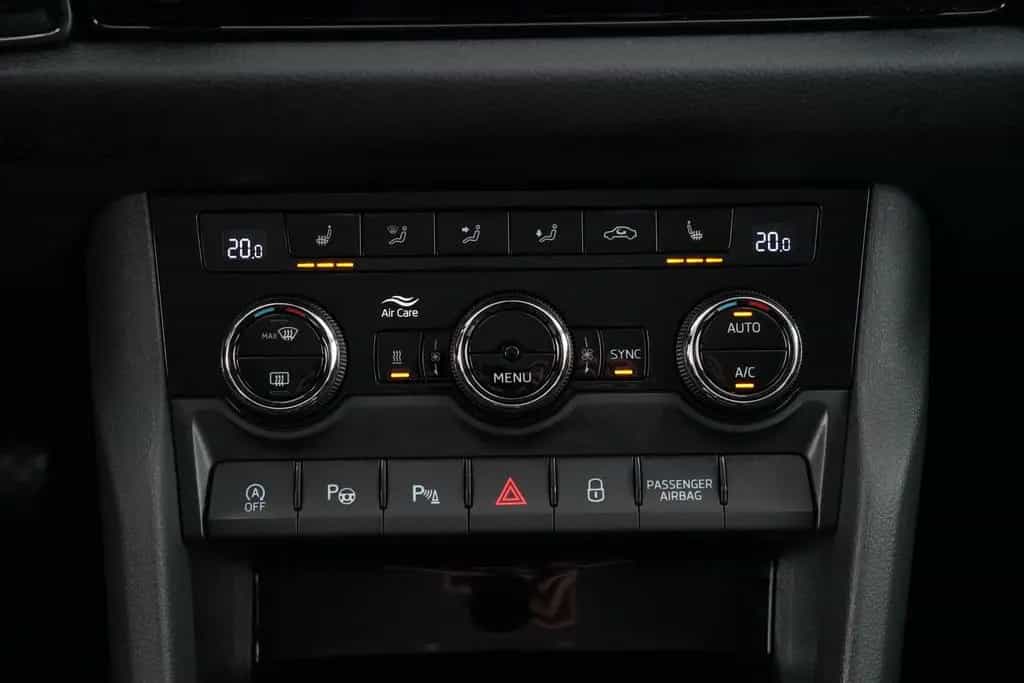 Skoda Kodiaq TOUR 2.0TSI DSG 4x4 MATRIX-LED+STANDHZG 03/2023-photo-27