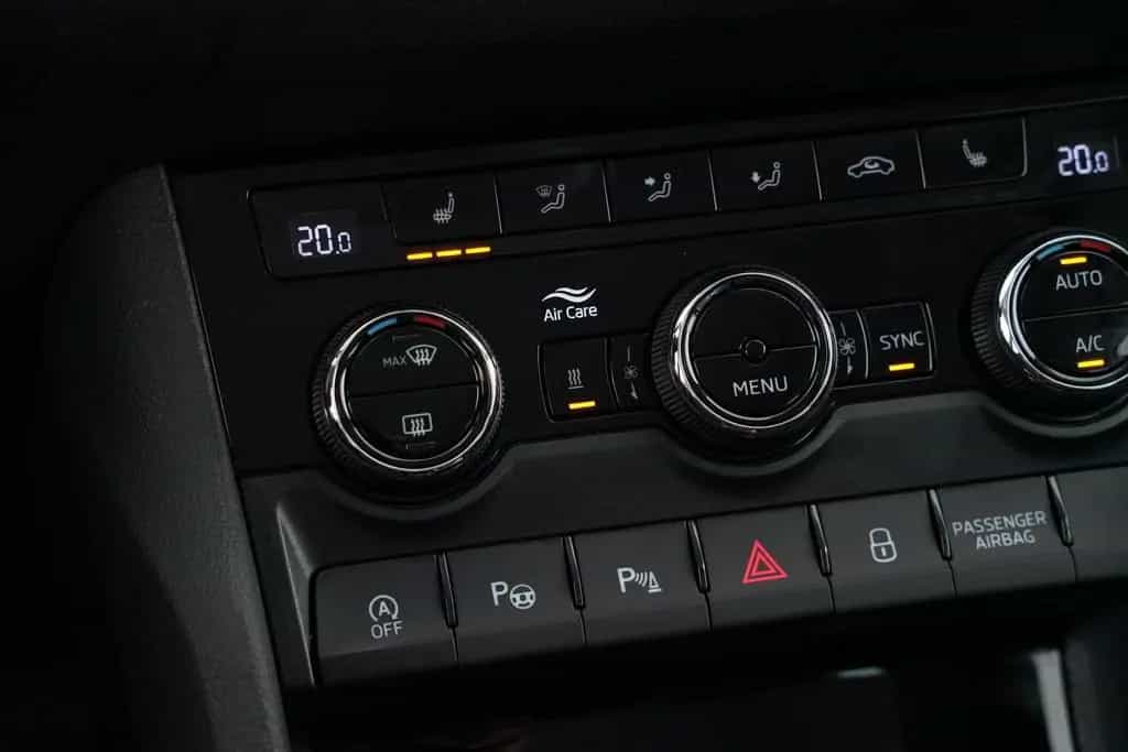 Skoda Kodiaq TOUR 2.0TSI DSG 4x4 MATRIX-LED+STANDHZG 03/2023-photo-28