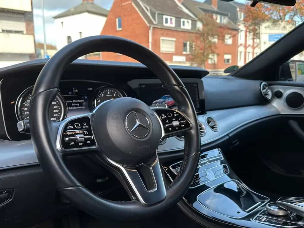 Mercedes-Benz E 300 Coupe*1.Hand*Tüv*Inspektion* 11/2018-photo-15
