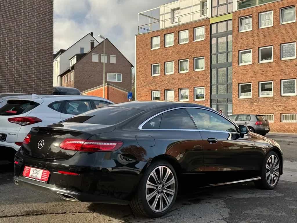Mercedes-Benz E 300 Coupe*1.Hand*Tüv*Inspektion* 11/2018-photo-6