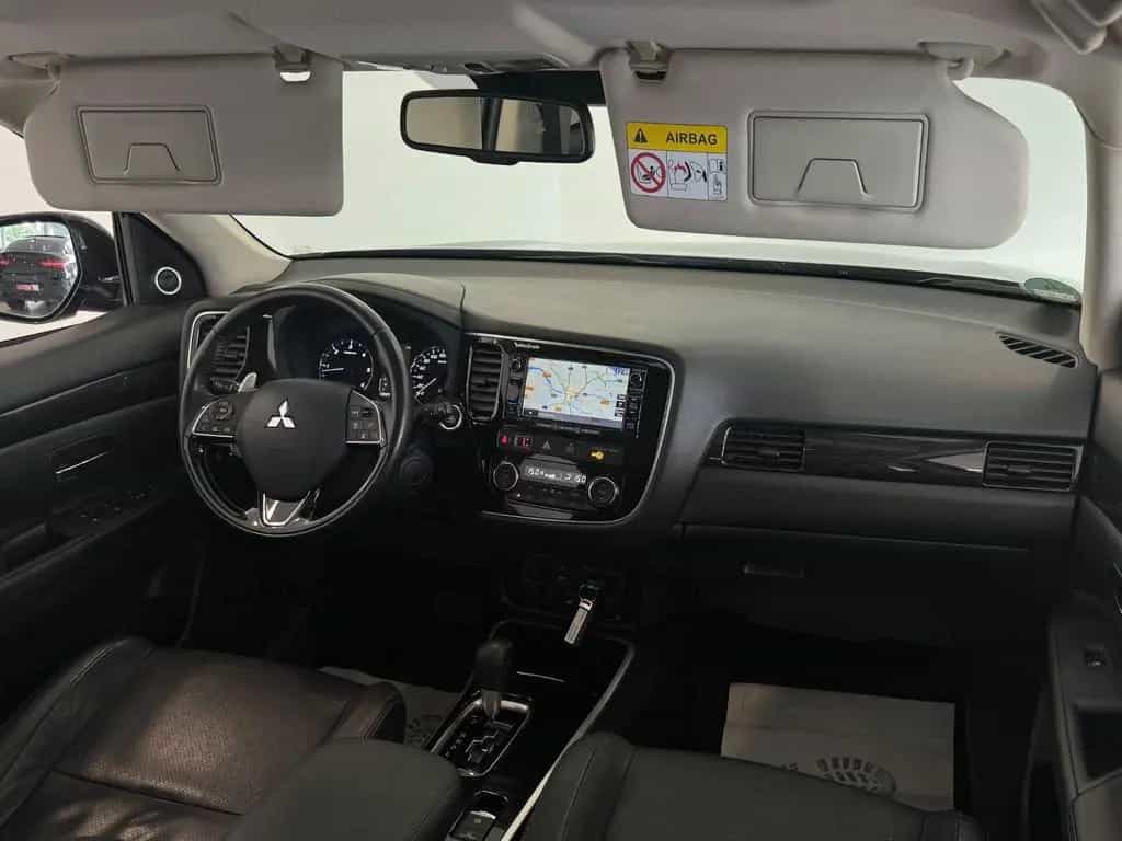 Mitsubishi Outlander 2.2 DI-D 4WD Top 7-Sitze|360|AHK|1HAND 04/2017-photo-1