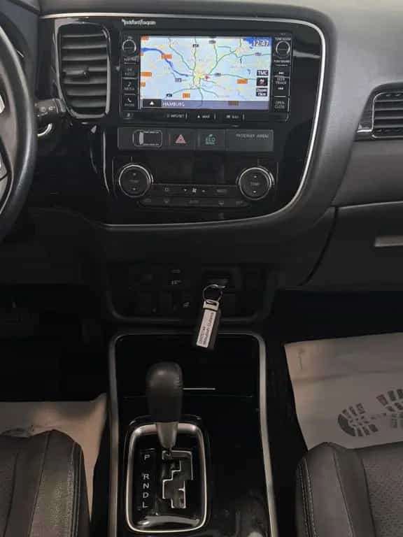Mitsubishi Outlander 2.2 DI-D 4WD Top 7-Sitze|360|AHK|1HAND 04/2017-photo-15