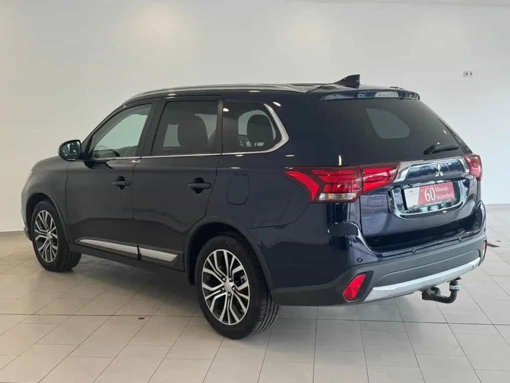 Mitsubishi Outlander 2.2 DI-D 4WD Top 7-Sitze|360|AHK|1HAND 04/2017-photo-2