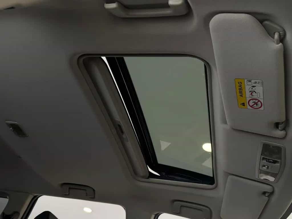Mitsubishi Outlander 2.2 DI-D 4WD Top 7-Sitze|360|AHK|1HAND 04/2017-photo-8