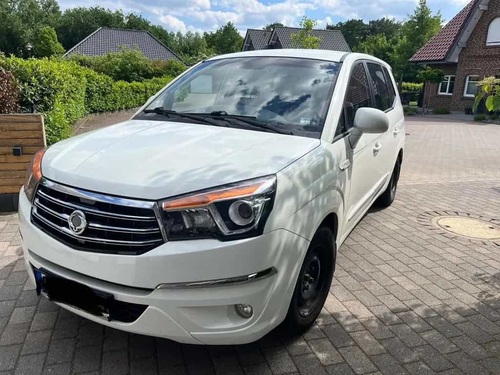 Ssangyong Rodius 2.0 e-XDi 200  7-Sitzer 08/2014-photo-0