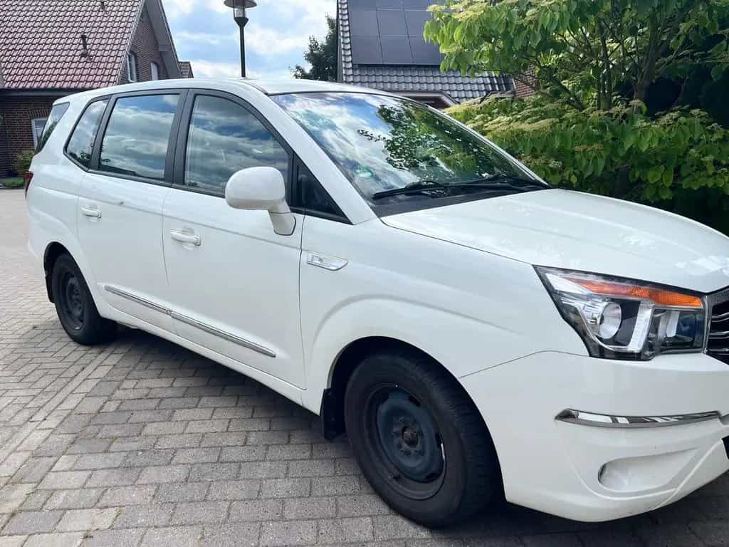 Ssangyong Rodius 2.0 e-XDi 200  7-Sitzer 08/2014-photo-1