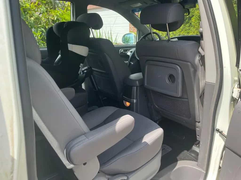 Ssangyong Rodius 2.0 e-XDi 200  7-Sitzer 08/2014-photo-12