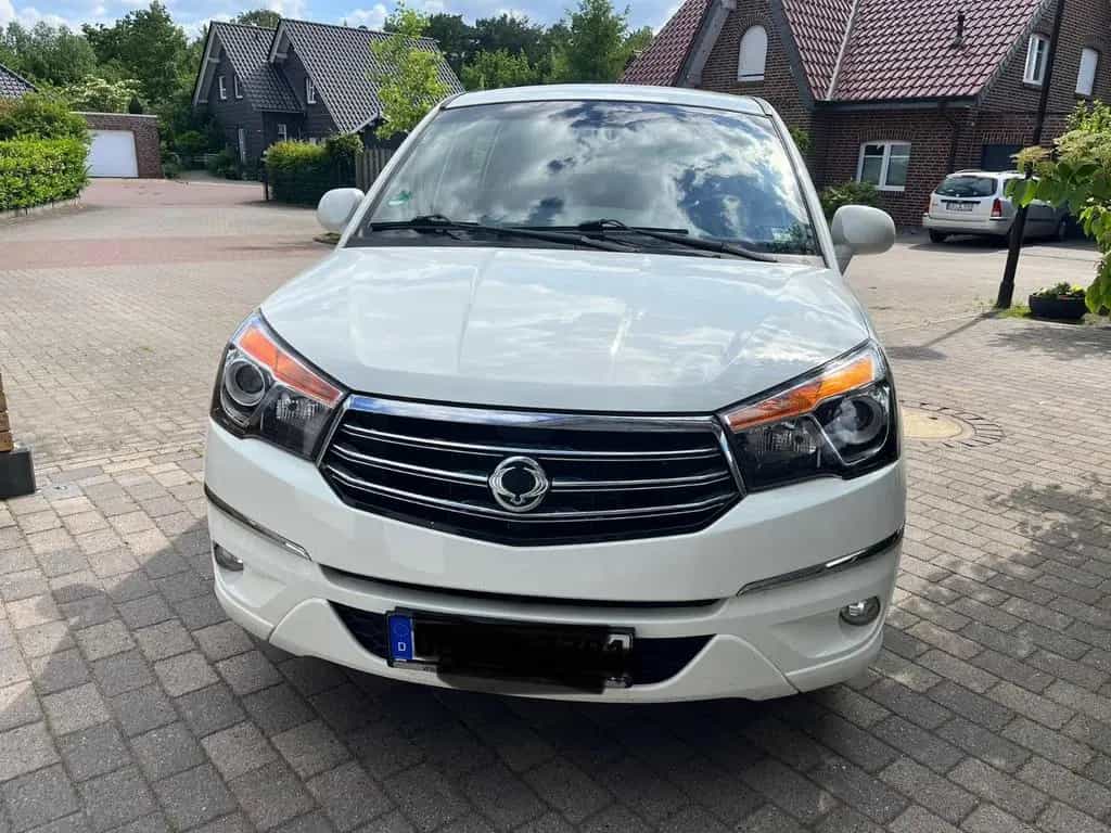 Ssangyong Rodius 2.0 e-XDi 200  7-Sitzer 08/2014-photo-2