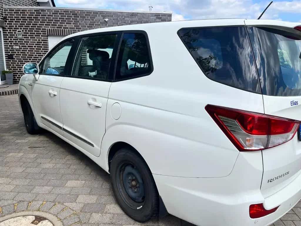 Ssangyong Rodius 2.0 e-XDi 200  7-Sitzer 08/2014-photo-4