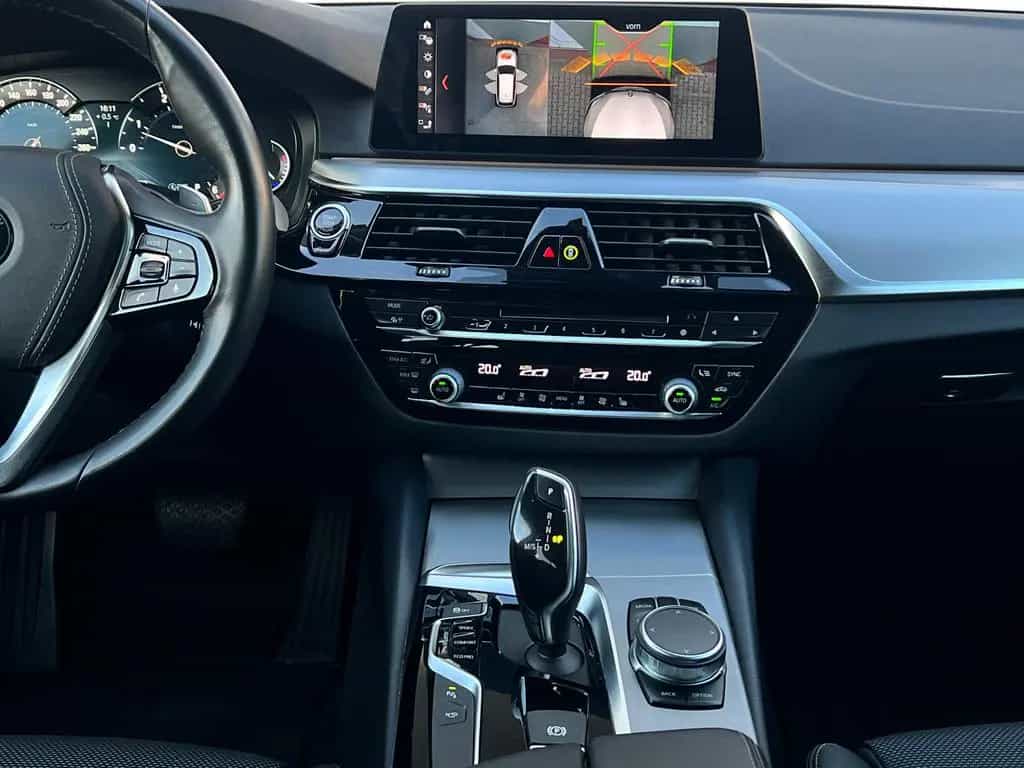 BMW 530 d Sport+LED+ACC+360°+AHK+Scheckh.+Bremse neuw 12/2018-photo-27