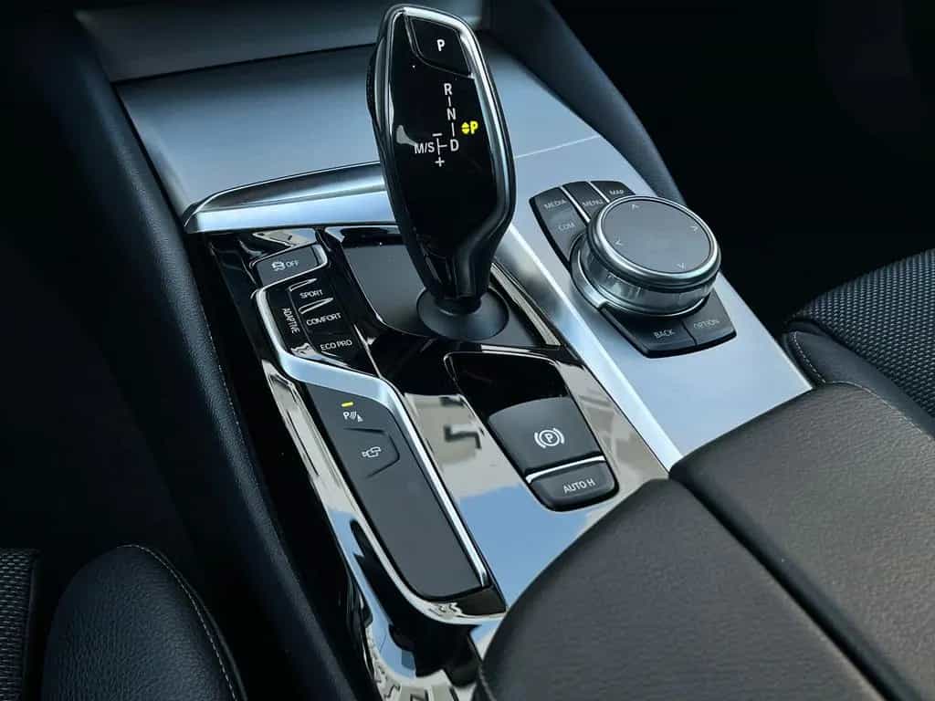 BMW 530 d Sport+LED+ACC+360°+AHK+Scheckh.+Bremse neuw 12/2018-photo-32